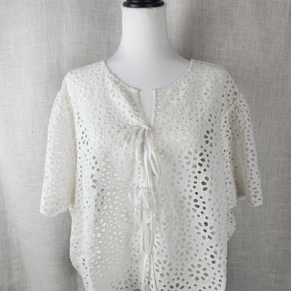 The Drop Womans Doca Lace Tie Front Top With Scallop Detail